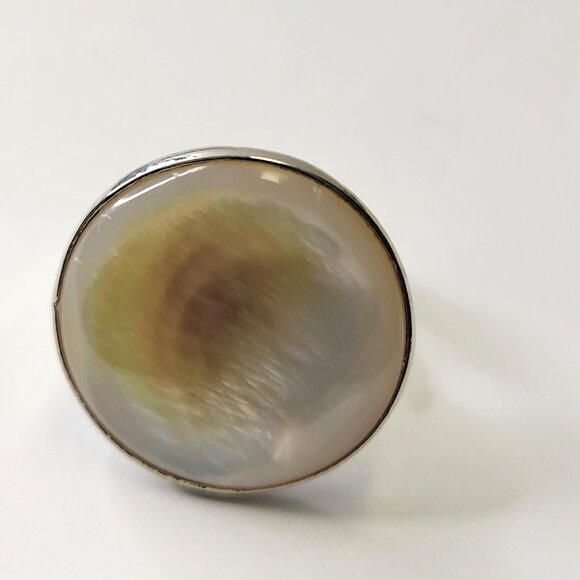 Mother of Pearl Round Ring Adjustable Ring - Picture 5 of 6